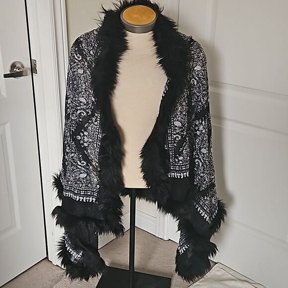 Taj Mahal Beaded Scarf With Faux Fur Trim Black/ Silver - Picture 2 of 16